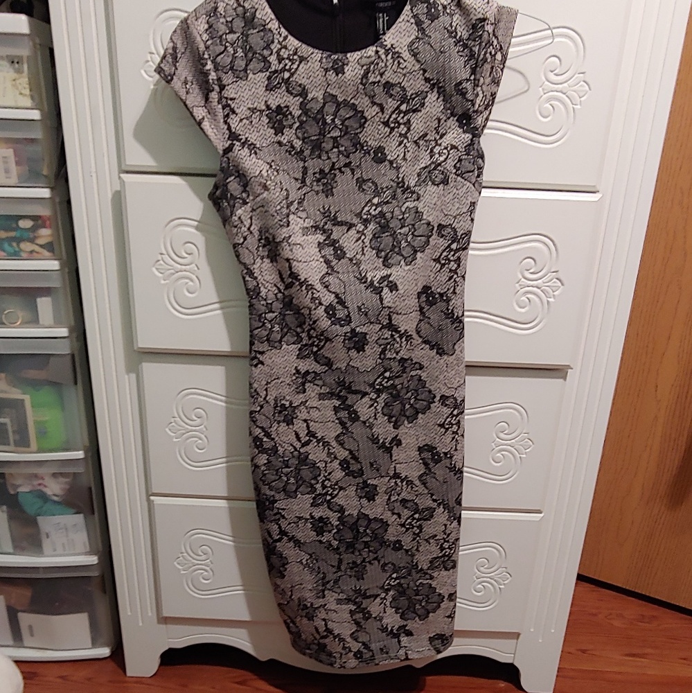 Lace pattern Pencil Dress